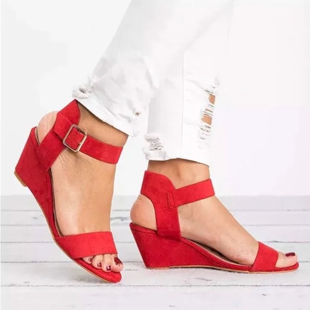 Earth Origins Red Sandals 10 Cadence Carolina